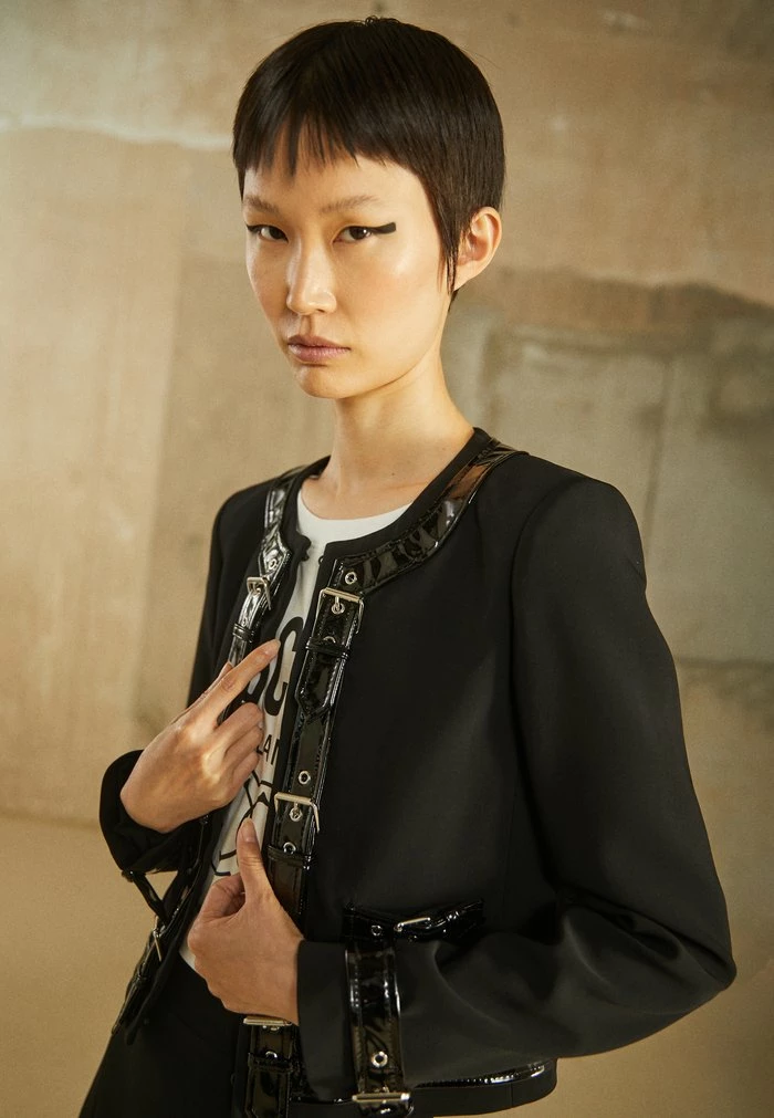 MOSCHINO BONDAGE BUCKLE - Blazer - Fantasy Black 3 MOSCHINO BONDAGE BUCKLE - Blazer - Fantasy Black - Image 3