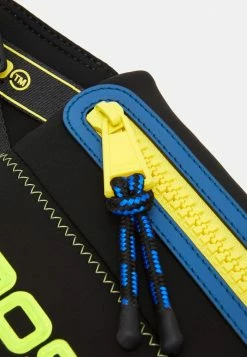 MOSCHINO LOGO GROUP UNISEX - Bum Bag - Fantasy Print Black -MOSCHINO SHOP 0965e5232e5740039dc8328249c7f67d