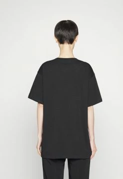 MOSCHINO EMBROIDERY BEAR - Print T-shirt - Fantasy Black 11 MOSCHINO EMBROIDERY BEAR - Print T-shirt - Fantasy Black -MOSCHINO SHOP 0abaeedec30d400c8dfc7668a7fe5f5f