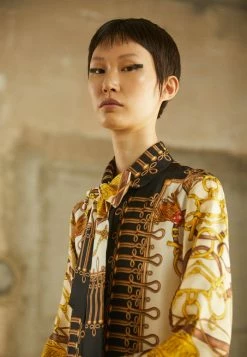 MOSCHINO MILITARY TEDDY SCARF PRINT - Shirt Dress - Fantasy Ivory -MOSCHINO SHOP 145895c37b1344eca37fe80f14758c5d