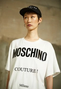 MOSCHINO VINYL COUTURE MILANO - Print T-shirt - Fantasy White -MOSCHINO SHOP 17967edd27ea4c85a4c1ab225696fbac