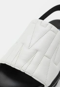 MOSCHINO Sandals - Bianco -MOSCHINO SHOP 1c7e4ad2cc67472883d1a829a3fb3c89