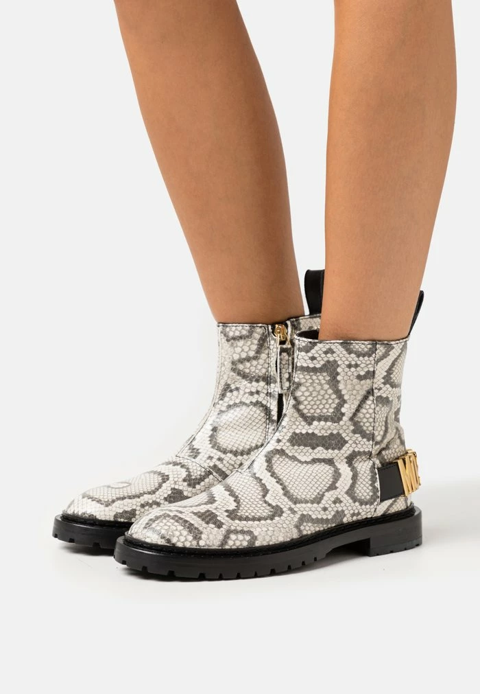 MOSCHINO Classic Ankle Boots - Roccia 1 MOSCHINO Classic Ankle Boots - Roccia