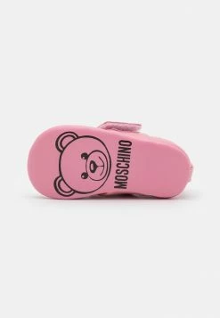MOSCHINO NEWBORN MARY JANE LOGO - First Shoes - Pink -MOSCHINO SHOP 24c6293b39964f83b806e245ffb28b96