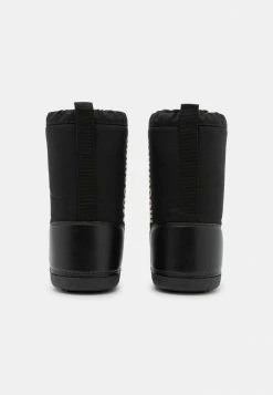 MOSCHINO MAXI LOGO PRINT - Winter Boots - Black -MOSCHINO SHOP 28f119d718f242ef9fb77516ad4c33cd