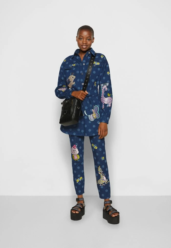 MOSCHINO ANIMAL PATCHES - Denim Dress - Blue Denim 2 MOSCHINO ANIMAL PATCHES - Denim Dress - Blue Denim - Image 2