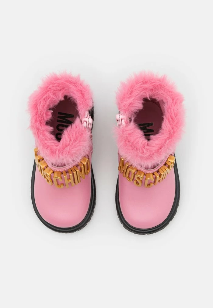 MOSCHINO ANKLE BOOTS LETTERING LOGO - Classic Ankle Boots - Pink 4 MOSCHINO ANKLE BOOTS LETTERING LOGO - Classic Ankle Boots - Pink - Image 4