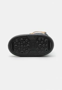 MOSCHINO TEDDY BEAR PATCH UNISEX - Winter Boots - Black 10 MOSCHINO TEDDY BEAR PATCH UNISEX - Winter Boots - Black -MOSCHINO SHOP 351ac54f378d438bad149ea68346e5b0