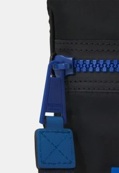 MOSCHINO UNISEX - Wash Bag - Black -MOSCHINO SHOP 37cf55785d2a468d8be2cc266d85bb14