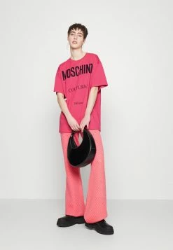 MOSCHINO INSTITUTIONAL LOGOS - Print T-shirt - Fucsia -MOSCHINO SHOP 399481a46c69431281ab18d69d981450