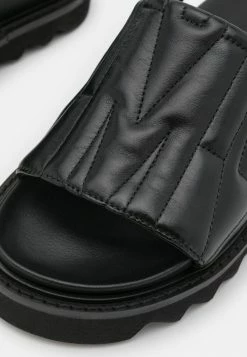 MOSCHINO Sandals - Nero -MOSCHINO SHOP 3d7228ba49c64358b55dcd4469401ae0