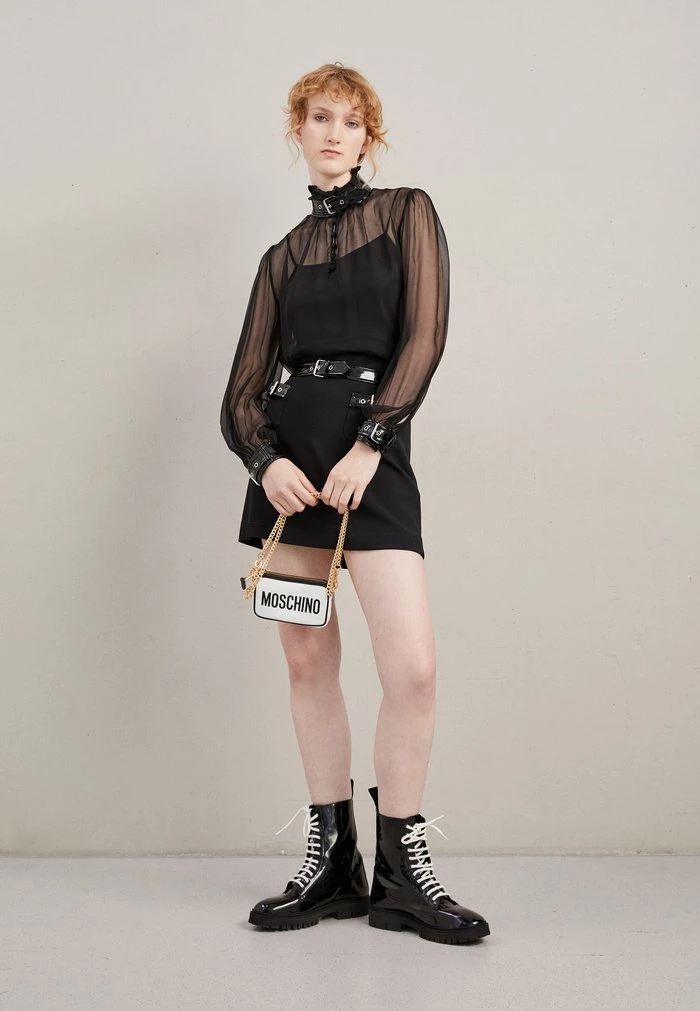 MOSCHINO BONDAGE BUCKLE - Blouse - Black 2 MOSCHINO BONDAGE BUCKLE - Blouse - Black - Image 2