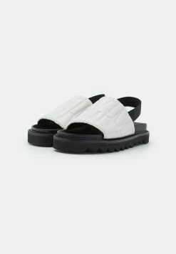 MOSCHINO Sandals - Bianco -MOSCHINO SHOP 467400ab684d45f7abe49b418a529185