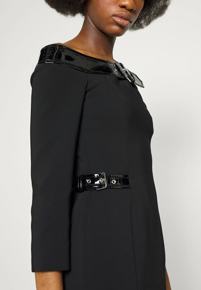 MOSCHINO BONDAGE BUCKLE - Shift Dress - Black 9 MOSCHINO BONDAGE BUCKLE - Shift Dress - Black - Image 9