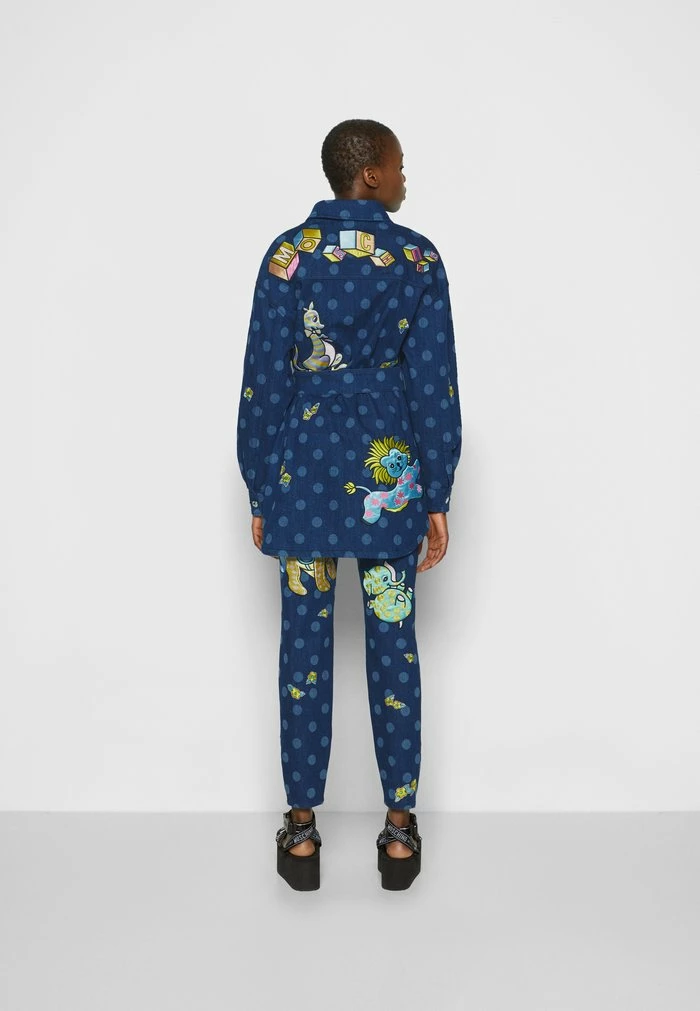 MOSCHINO ANIMAL PATCHES - Denim Dress - Blue Denim 4 MOSCHINO ANIMAL PATCHES - Denim Dress - Blue Denim - Image 4