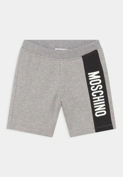 MOSCHINO SET UNISEX - Shorts - Poppy Red 6 MOSCHINO SET UNISEX - Shorts - Poppy Red -MOSCHINO SHOP 5cef9e8d8b5540babac11ef5ce965076