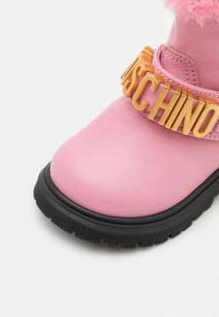 MOSCHINO ANKLE BOOTS LETTERING LOGO - Classic Ankle Boots - Pink 11 MOSCHINO ANKLE BOOTS LETTERING LOGO - Classic Ankle Boots - Pink -MOSCHINO SHOP 706023cc658a47cea34073cd4179061f