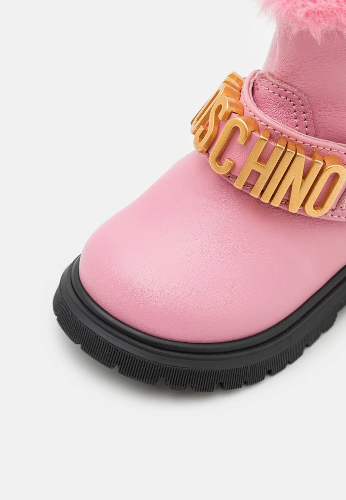 MOSCHINO ANKLE BOOTS LETTERING LOGO - Classic Ankle Boots - Pink 6 MOSCHINO ANKLE BOOTS LETTERING LOGO - Classic Ankle Boots - Pink - Image 6