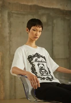 MOSCHINO EMBROIDERY BEAR - Print T-shirt - Fantasywhite -MOSCHINO SHOP 79e26010a5b54593be7df71ab7ac65f2