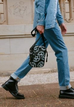 MOSCHINO SHOULDER UNISEX - Across Body Bag - Black -MOSCHINO SHOP 7a739d75515b4ec29527ec7b07acf560