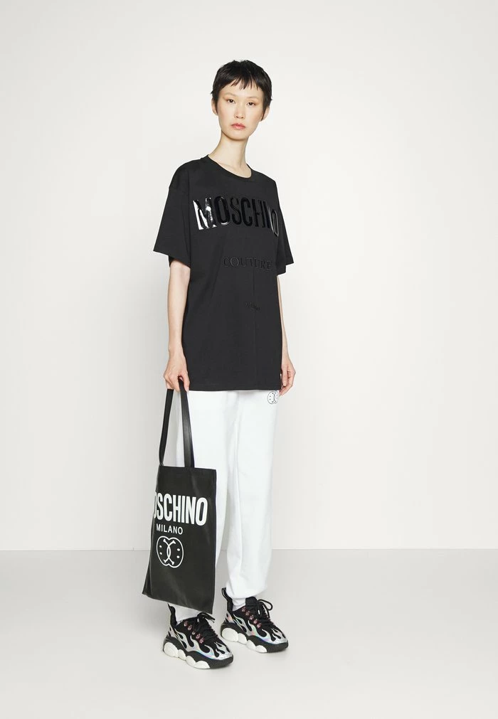 MOSCHINO VINYL COUTURE MILANO - Print T-shirt - Fantasy Black 2 MOSCHINO VINYL COUTURE MILANO - Print T-shirt - Fantasy Black - Image 2