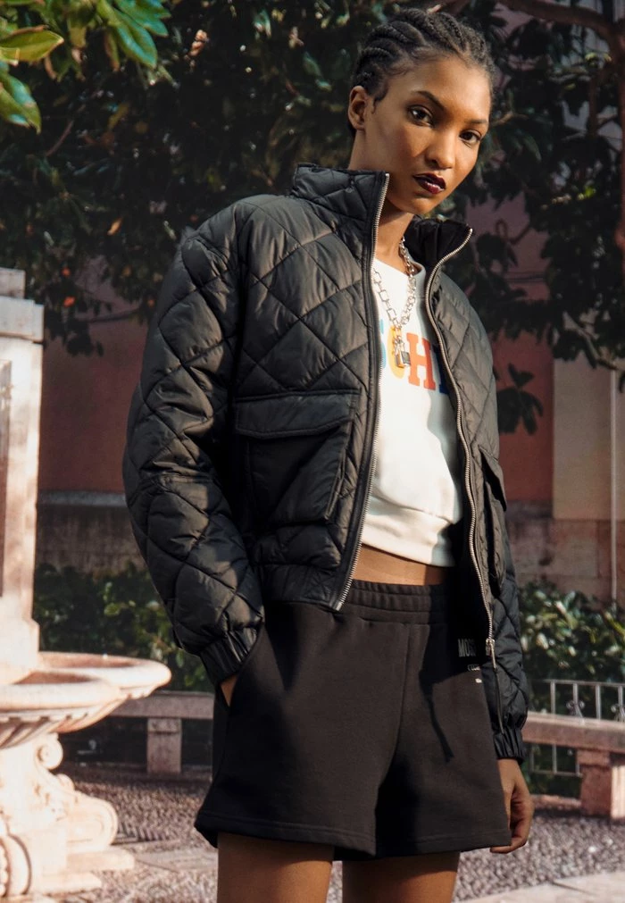 MOSCHINO INSTITUTIONAL LOGOS - Shorts - Black 1 MOSCHINO INSTITUTIONAL LOGOS - Shorts - Black