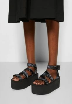MOSCHINO Platform Sandals - Nero -MOSCHINO SHOP 8c2d91cf01964b2fa2014144dc550a3d