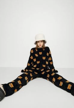 MOSCHINO INTARSIA BEAR - Trousers - Fantasy Black 14 MOSCHINO INTARSIA BEAR - Trousers - Fantasy Black -MOSCHINO SHOP 8f70129e42124d97bd8162e13908b4c6