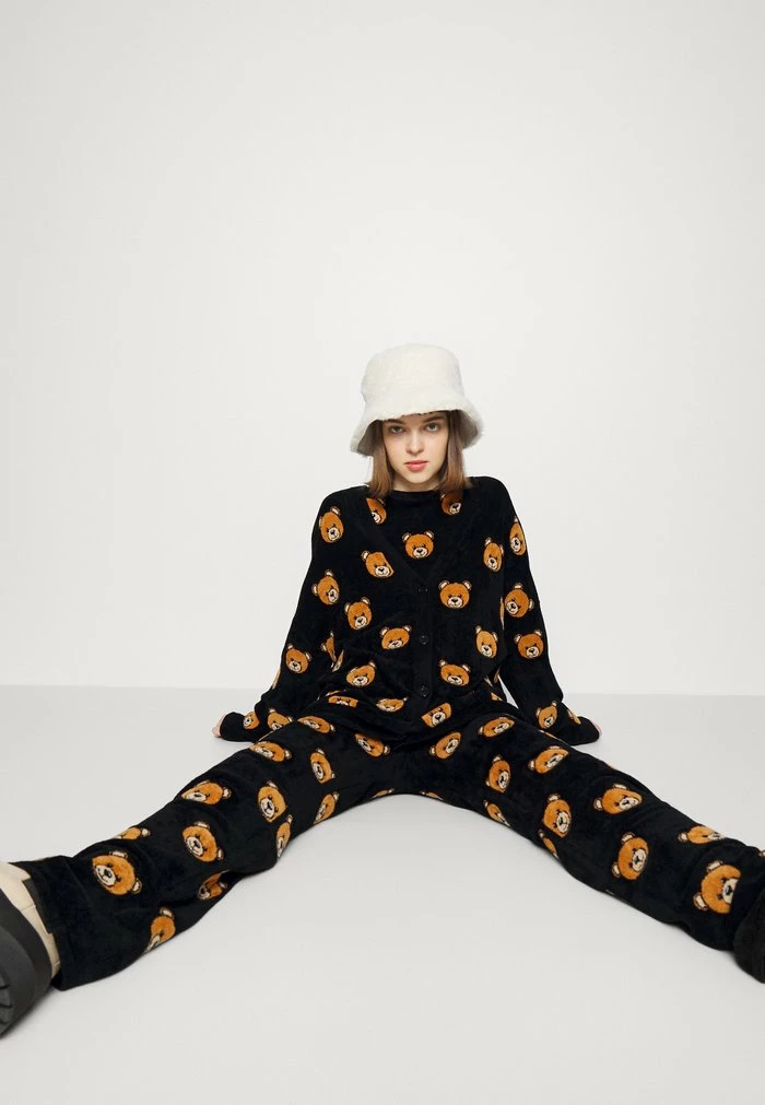 MOSCHINO INTARSIA BEAR - Trousers - Fantasy Black 7 MOSCHINO INTARSIA BEAR - Trousers - Fantasy Black - Image 7