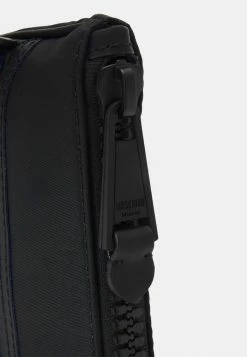 MOSCHINO UNISEX - Wash Bag - Black -MOSCHINO SHOP 939bbbfe6bd74783aa106b4ad26d3339