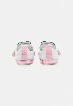 MOSCHINO NEWBORN STRAP TEDDY AND EMBROIDERED - First Shoes - White/pink -MOSCHINO SHOP 943a9e3b2ef245ad81174c0ba9ef69a8