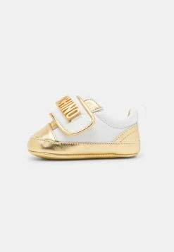 MOSCHINO NEWBORN STRAP LETTERING LOGO - First Shoes - Gold/white