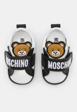 MOSCHINO NEWBORN STRAP TEDDY PATCH UNISEX - First Shoes - White/black -MOSCHINO SHOP a2f50b623cc5442ba9b779ca4b1357c3