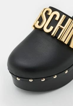 MOSCHINO Clogs - Nero -MOSCHINO SHOP a40fa0eb07154162bcd99a2101ed0908