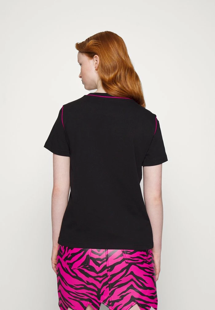 MOSCHINO EMBROIDERED SEASONAL - Print T-shirt - Black 5 MOSCHINO EMBROIDERED SEASONAL - Print T-shirt - Black - Image 5