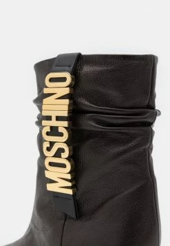 MOSCHINO Classic Ankle Boots - Nero -MOSCHINO SHOP a865c65422fd411f89f195cedd7a1868