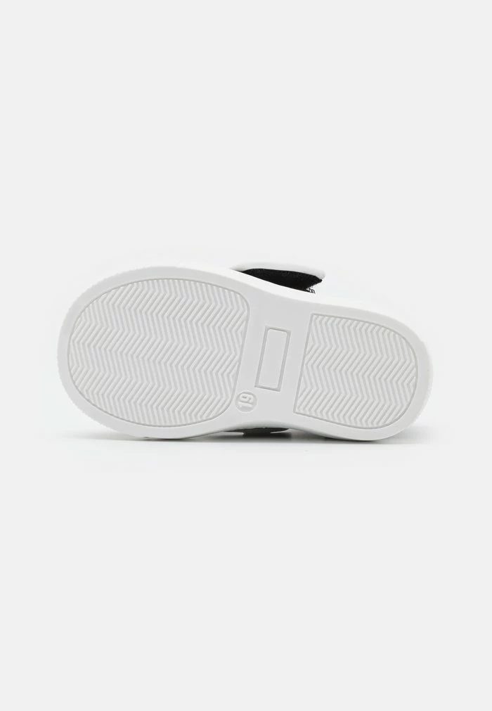 MOSCHINO UNISEX - Trainers - Black/white 5 MOSCHINO UNISEX - Trainers - Black/white - Image 5