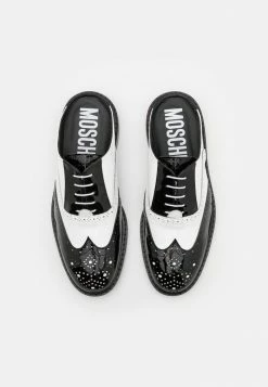 MOSCHINO BROGUE GROUP - Clogs - Black/white -MOSCHINO SHOP a92af045d16d4ccda3a8ab9fa1c92818