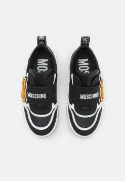 MOSCHINO BOX SOLE STRAP TEDDY BEAR PATCH AND LOGO PRINT UNISEX - Trainers - Black/white -MOSCHINO SHOP a9f693184ed84c22bb9eb390a52410a6