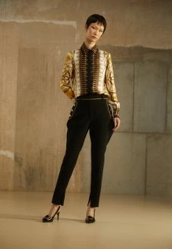 MOSCHINO MILITARY SCARF - Button-down Blouse - Fantasy Ivory