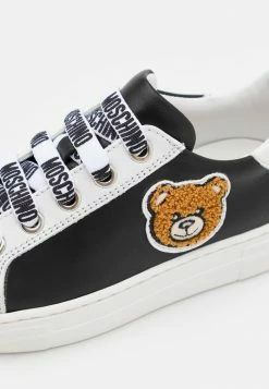 MOSCHINO BOX SOLE LACE TEDDY BEAR PATCH UNISEX - Trainers - Black/white -MOSCHINO SHOP c40893a8bc1e4fc1af12b3dbc5900525