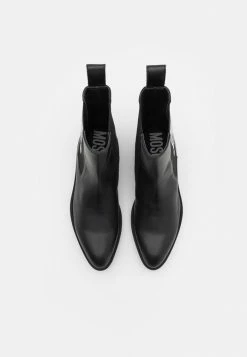 MOSCHINO Classic Ankle Boots - Nero -MOSCHINO SHOP c6f828d8504f4237beab635a29338cd3