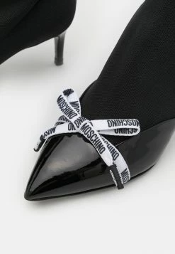 MOSCHINO Classic Ankle Boots - Nero -MOSCHINO SHOP ce85c84680394f079f36a5912c939109