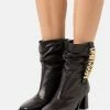 MOSCHINO Classic Ankle Boots - Nero