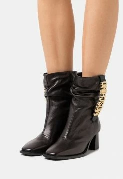 MOSCHINO Classic Ankle Boots - Nero