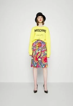MOSCHINO INSTITUTIONAL LOGOS - Sweatshirt - Fantasy Yellow 13 MOSCHINO INSTITUTIONAL LOGOS - Sweatshirt - Fantasy Yellow -MOSCHINO SHOP d3183d0dcedb4e939c2bbe5ec3a9a0e2