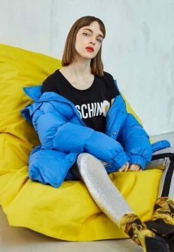 MOSCHINO ALL OVER EGG - Basic T-shirt - Fantasy Black -MOSCHINO SHOP d5c9010a53554b6e95fe00c8ace2fab0