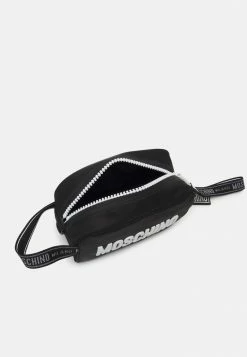 MOSCHINO RECYCLE UNISEX - Wash Bag - Fantasy White 8 MOSCHINO RECYCLE UNISEX - Wash Bag - Fantasy White -MOSCHINO SHOP db3a04e3cea346f9942484ef278097e1