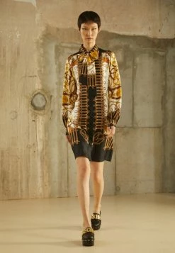 MOSCHINO MILITARY TEDDY SCARF PRINT - Shirt Dress - Fantasy Ivory