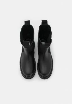 MOSCHINO Classic Ankle Boots - Nero -MOSCHINO SHOP e0021e3b40c54baba970e0b0c8a9b66e